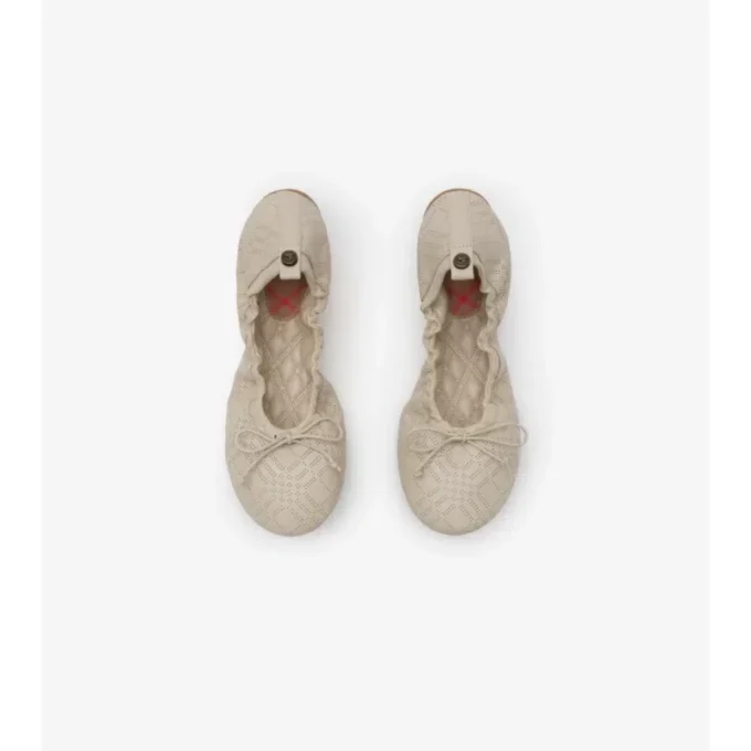 Ballerinas aus kariertem Leder in Beige 