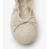 Ballerinas aus kariertem Leder in Beige 