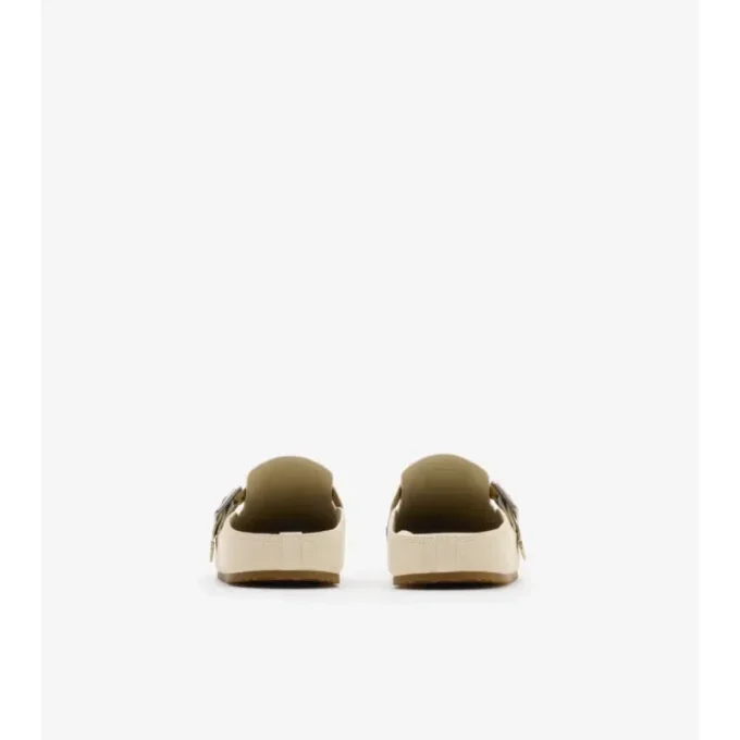 Clogs aus Wildleder