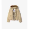 Gabardine-Kapuzenjacke mit Lammfellbesatz