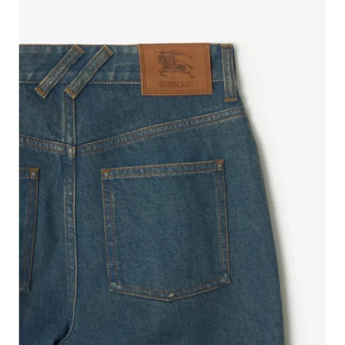 Hoch geschnittene Bootcut-Jeans