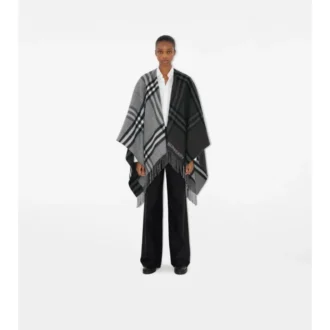 Kontrastkariertes Cape aus Woll-Kaschmir-Jacquard