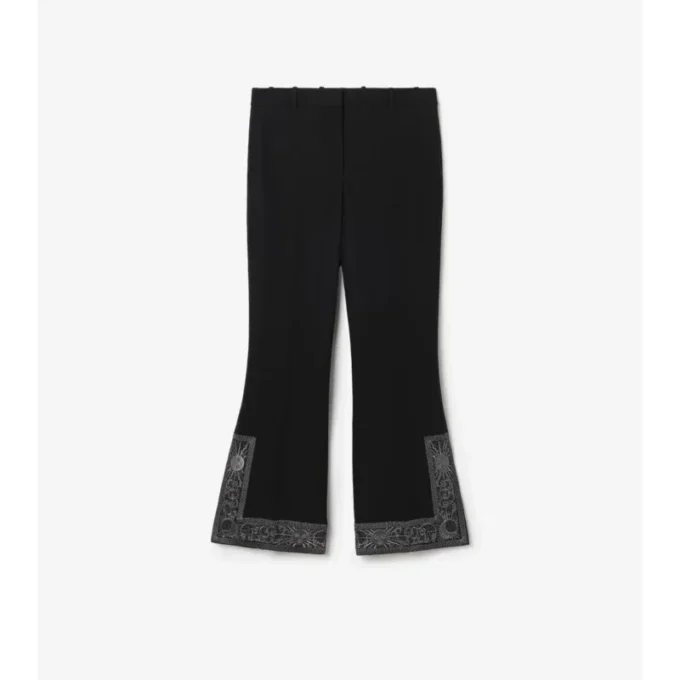 Kurze, bestickte, ausgestellte Hose aus Woll-Seide