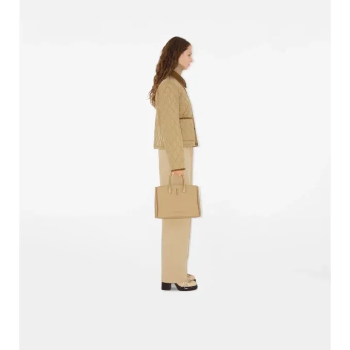 Kurze, gesteppte Nylonjacke