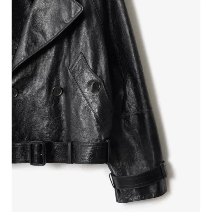 Kurze Trenchcoat-Jacke aus geprägtem Leder