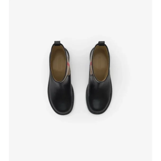 Lederstiefel mit Karomuster