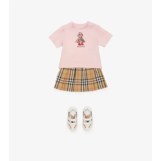 Rainy Day Bear Baumwoll-T-Shirt