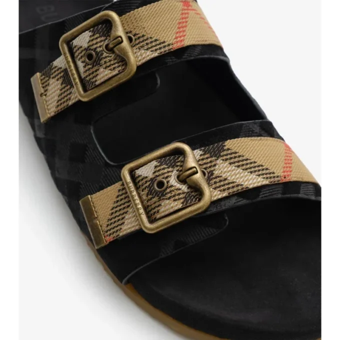 Sandalen aus Wildleder mit Karomuster