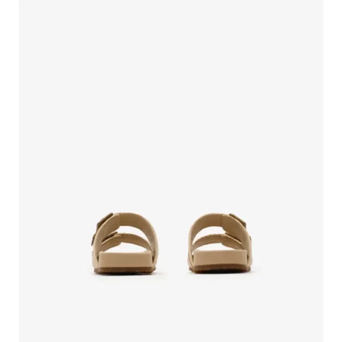 Sandalen im Raffia-Look