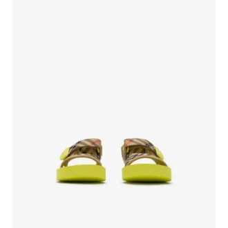 Sandalen mit Karomuster