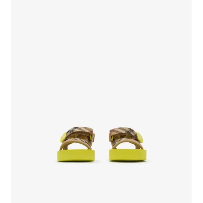 Sandalen mit Karomuster