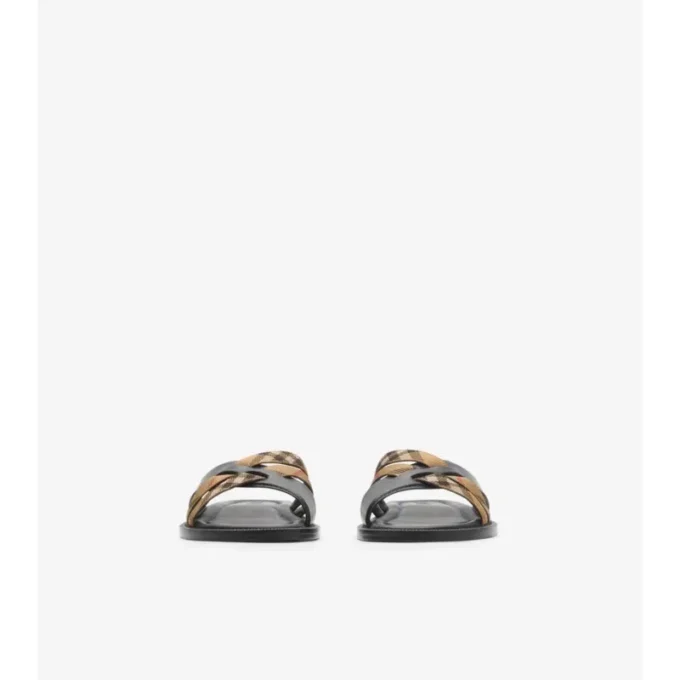Sandalen mit Karomuster und Lederbesatz 