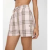 Shorts aus Baumwoll-Karostoff