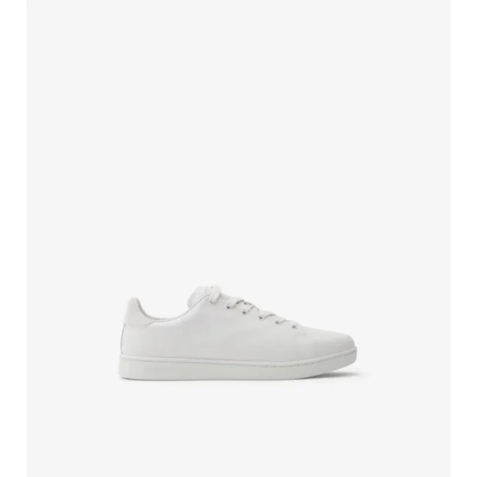 Sneaker aus geprägtem Leder mit Karomuster