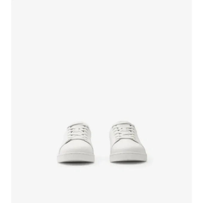Sneaker aus geprägtem Leder mit Karomuster