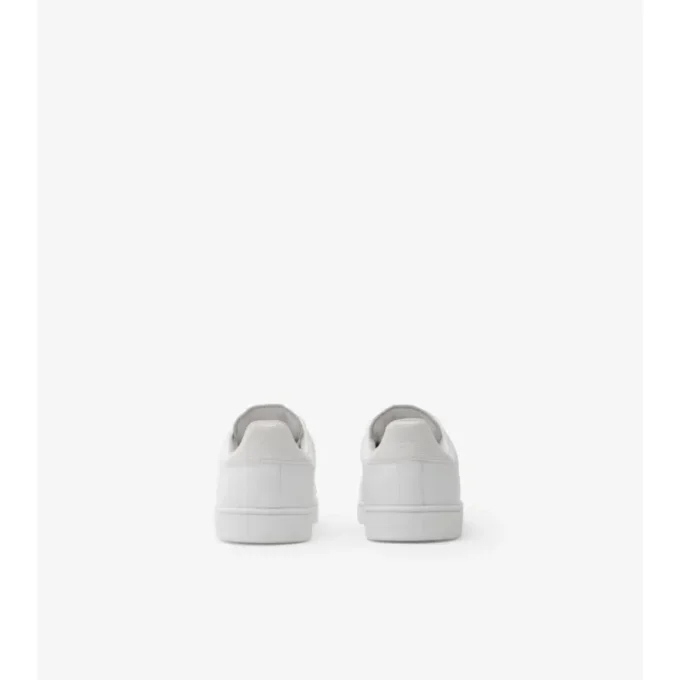 Sneaker aus geprägtem Leder mit Karomuster