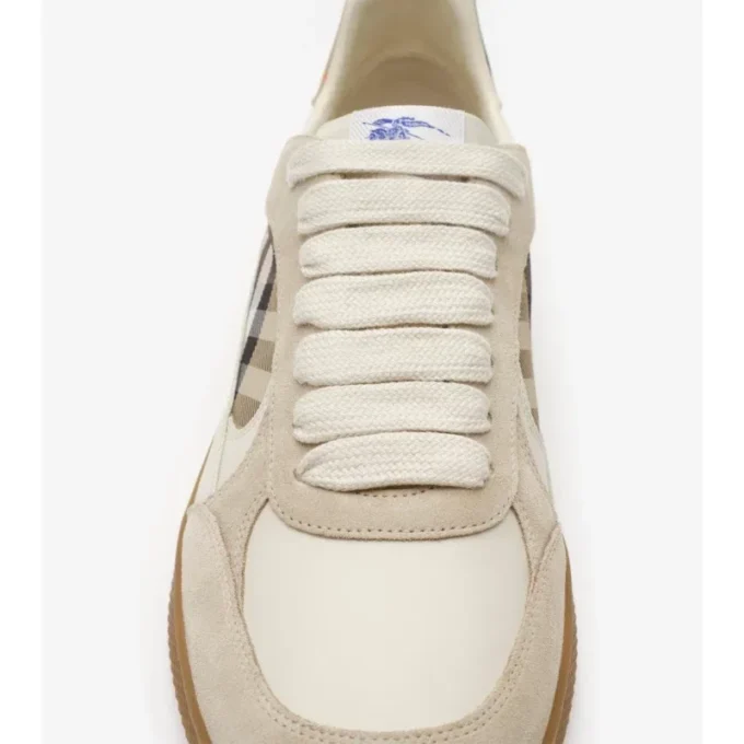 Sneaker aus Leder, Wildleder und Karomuster
