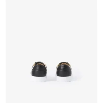 Sneaker mit Karomuster und Leder