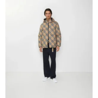 Wendbare Daunenjacke mit Kapuze und Karomuster