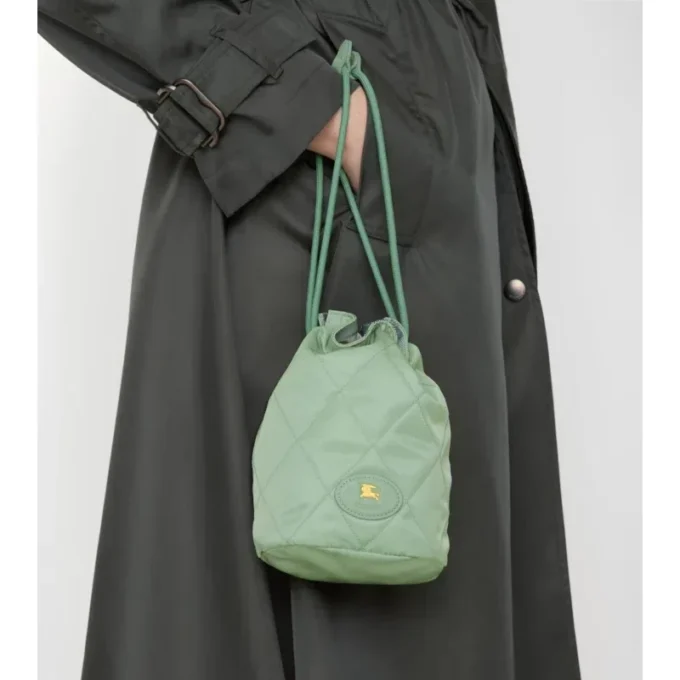 Wendbare Pouches mit Hufeisen-Kette