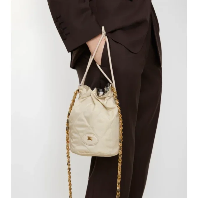Wendbare Pouches mit Hufeisen-Kette