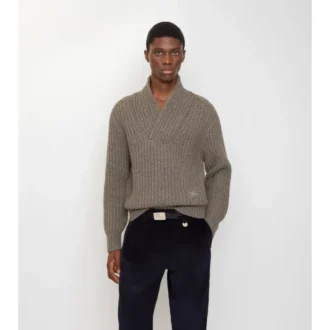 Wollpullover mit Schalkragen